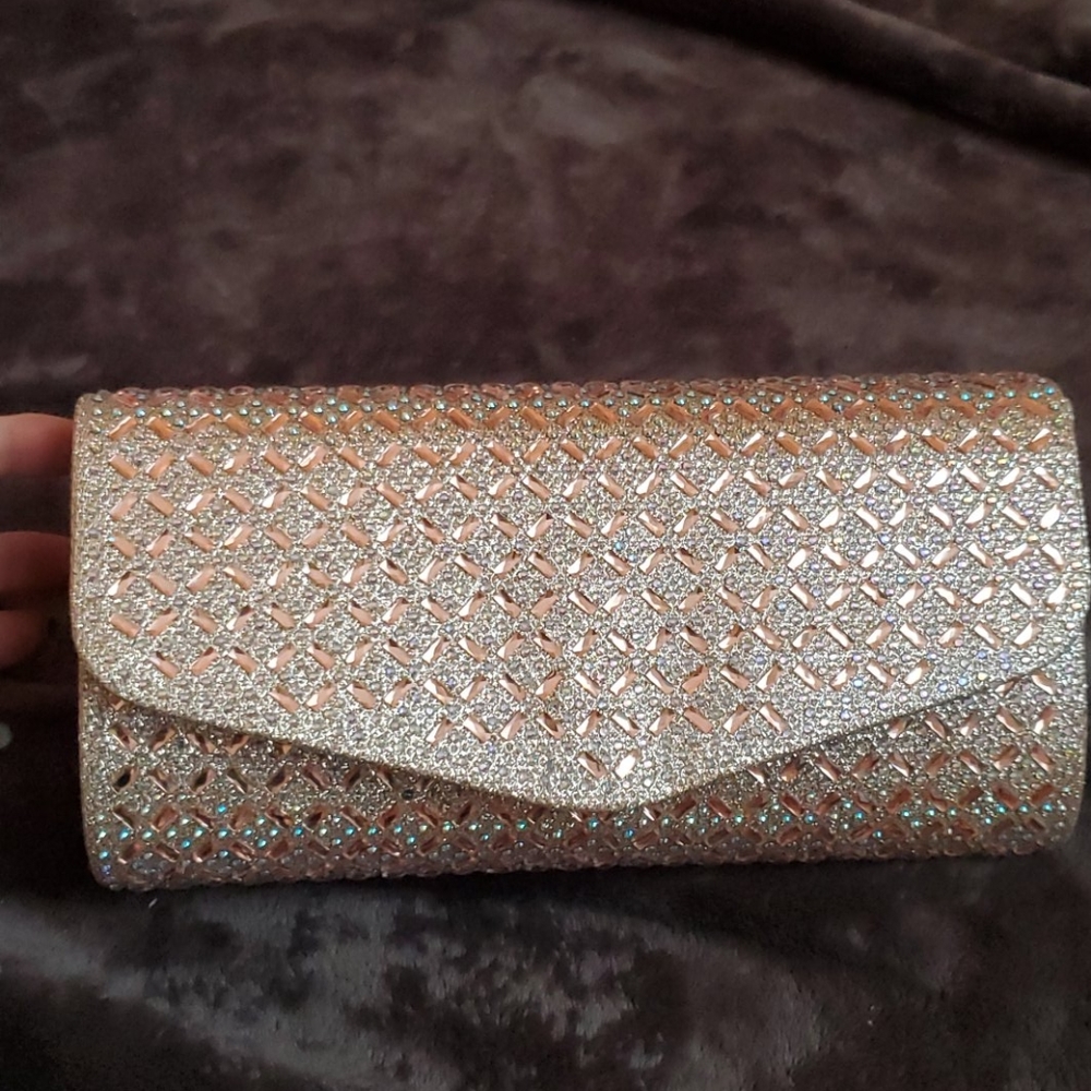 BNWOT clutch gold silver sparkles removable chain